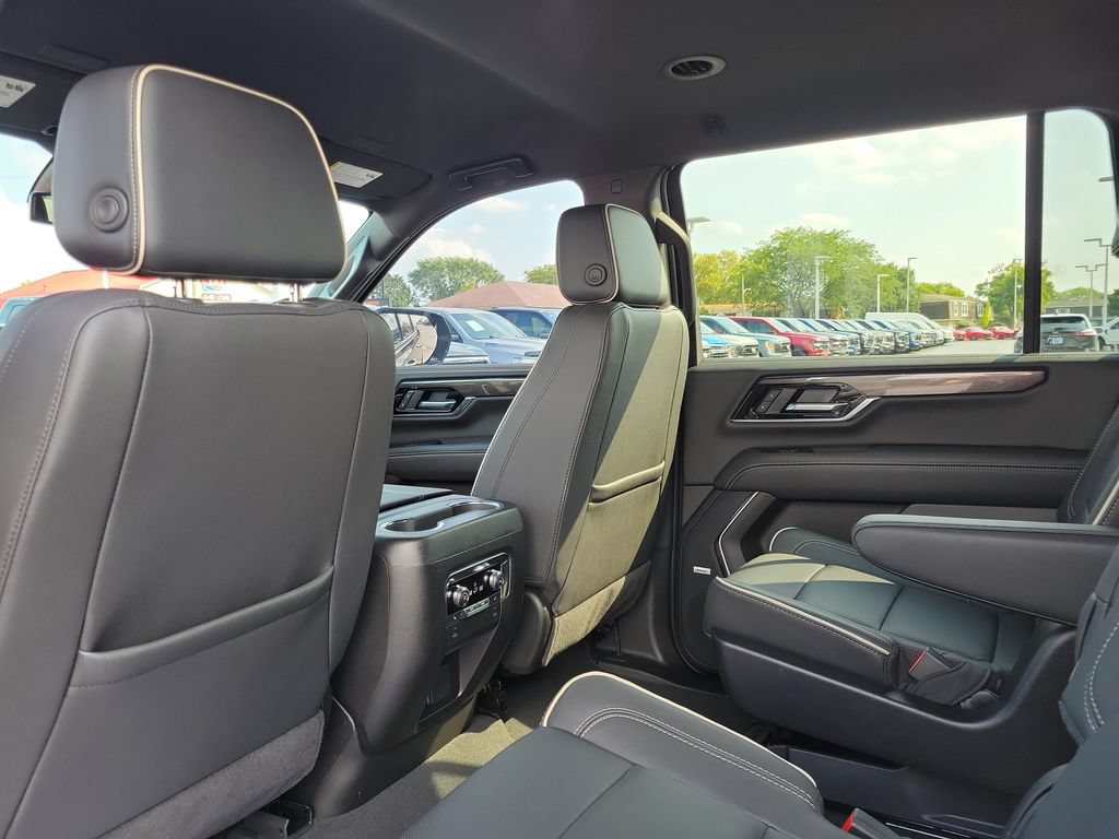 Used 2025 GMC Yukon XL Elevation w/ LPO, Yukon Black Package AWD/4WD image 16