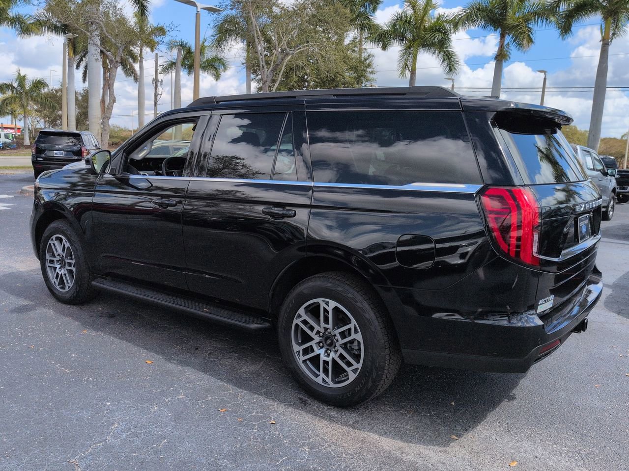 Certified 2025 Ford Expedition Active image 3