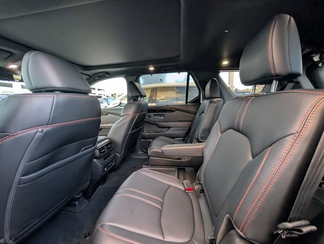 Used 2025 Honda Pilot TrailSport image 8
