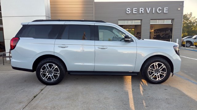 Certified 2025 Ford Expedition Active AWD/4WD image 9