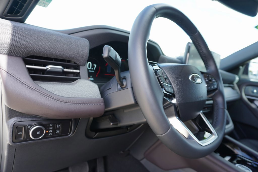 Certified 2025 Ford Explorer Platinum image 12