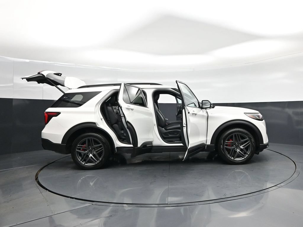 Certified 2025 Ford Explorer ST-Line w/ ST-Line Street Pack AWD/4WD image 5