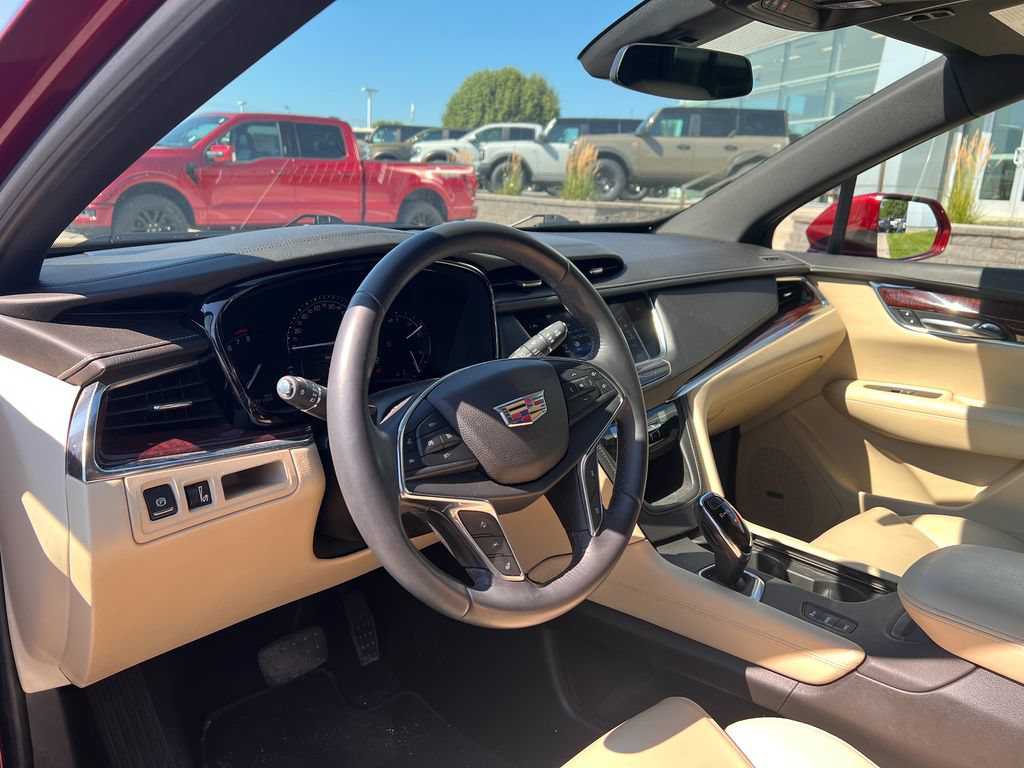 Used 2017 Cadillac XT5 Luxury w/ Driver Awareness Package AWD/4WD image 10