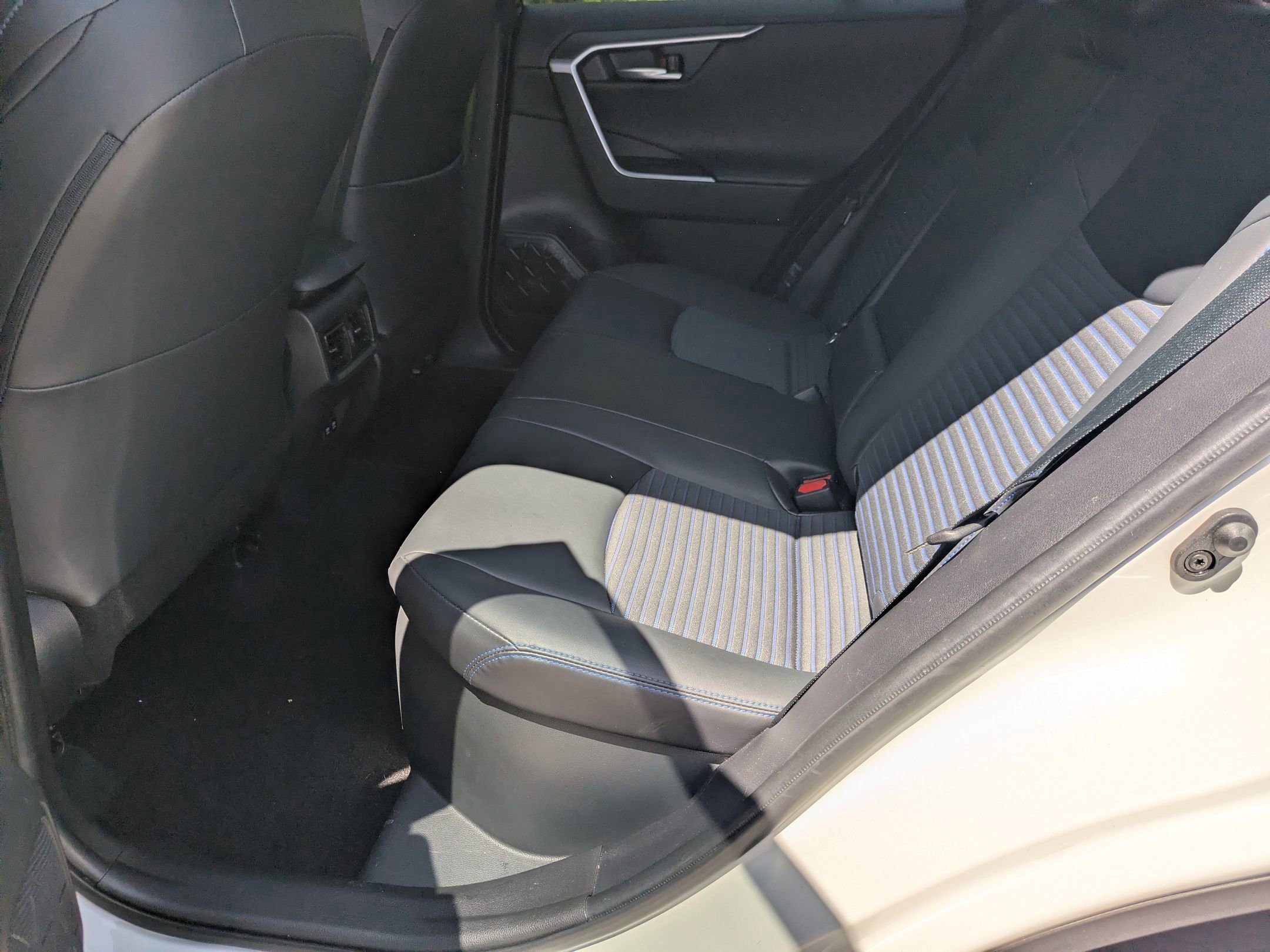 Used 2020 Toyota RAV4 XSE w/ XSE Grade Weather Package AWD/4WD image 27