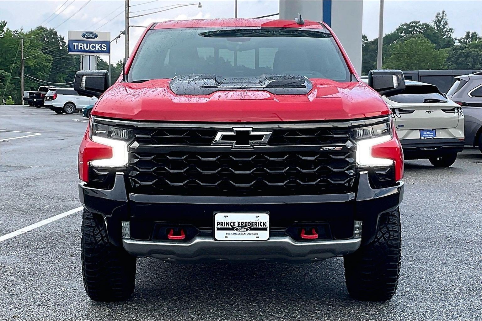 Used 2022 Chevrolet Silverado 1500 ZR2 w/ Technology Package AWD/4WD image 2