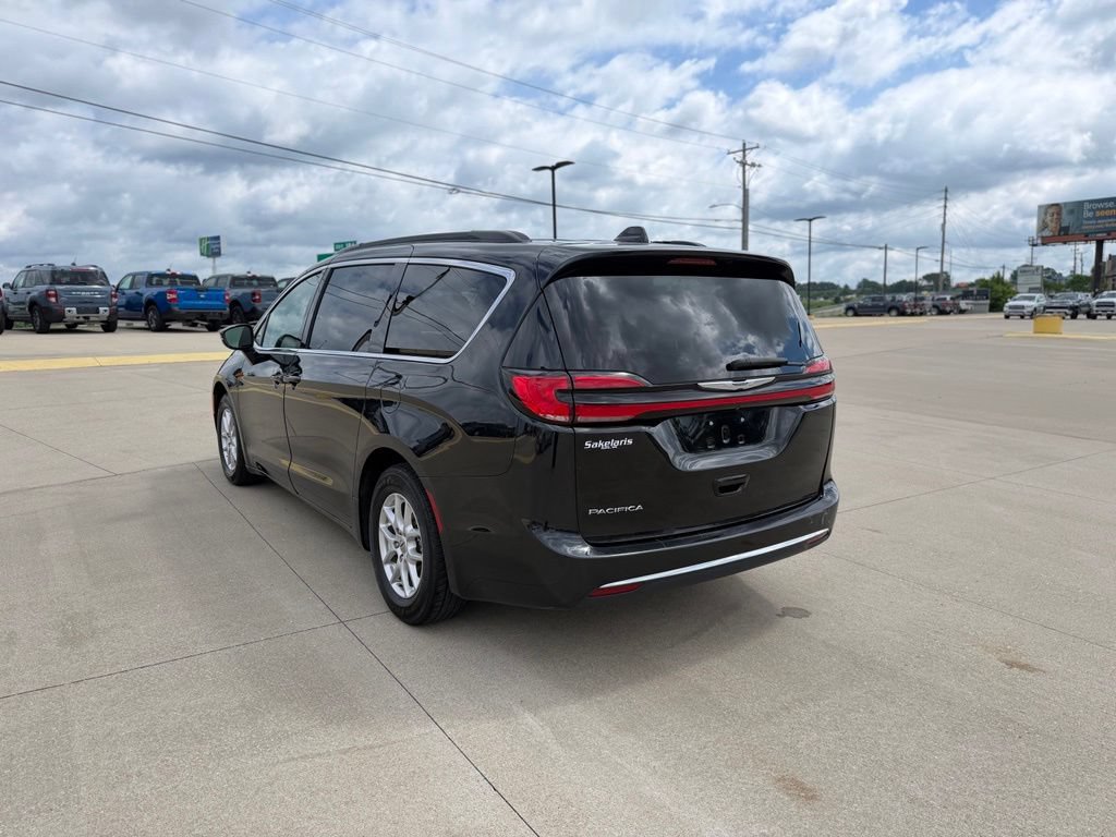 Used 2022 Chrysler Pacifica Touring-L FWD image 7