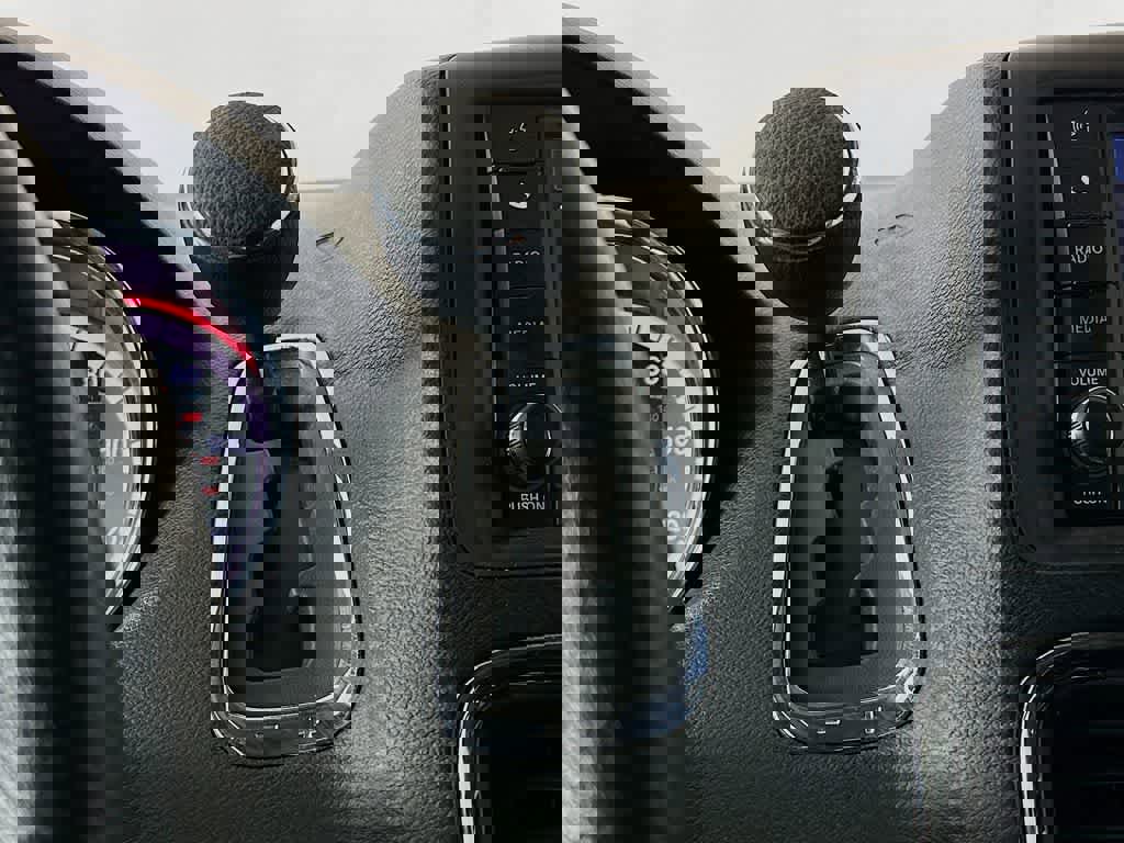 Used 2018 Dodge Grand Caravan SE w/ UConnect Hands-Free Group image 19