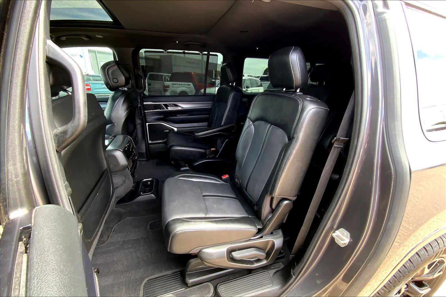 Used 2024 Jeep Wagoneer L Series II w/ Convenience Group I AWD/4WD image 20
