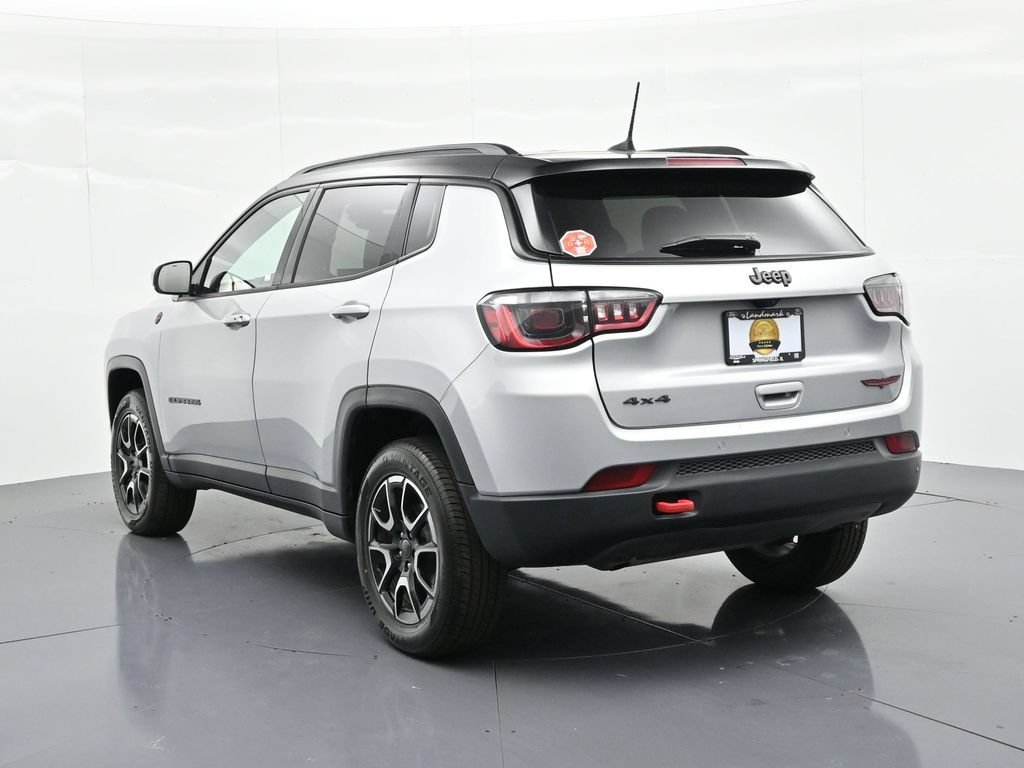 Used 2025 Jeep Compass Trailhawk AWD/4WD image 7