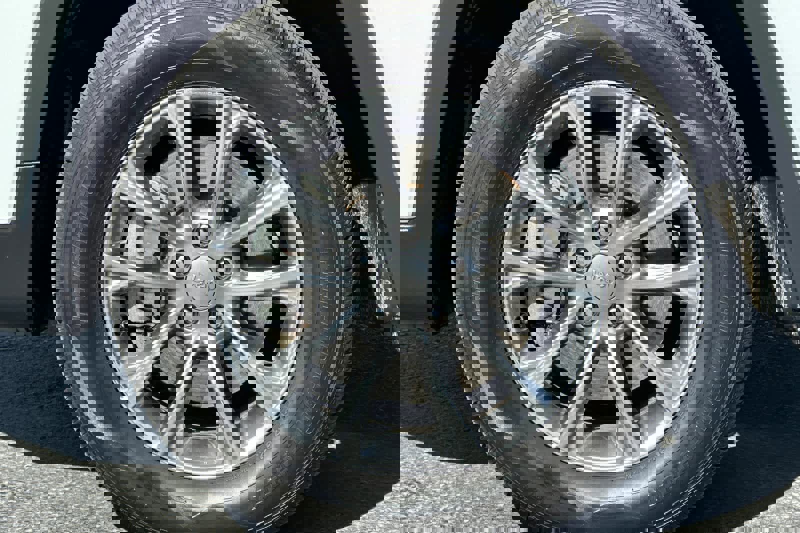 Used 2019 Jeep Cherokee Latitude Plus w/ Comfort/Convenience Group image 26