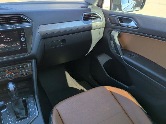Used 2018 Volkswagen Tiguan SE w/ Panoramic Sunroof Package image 17