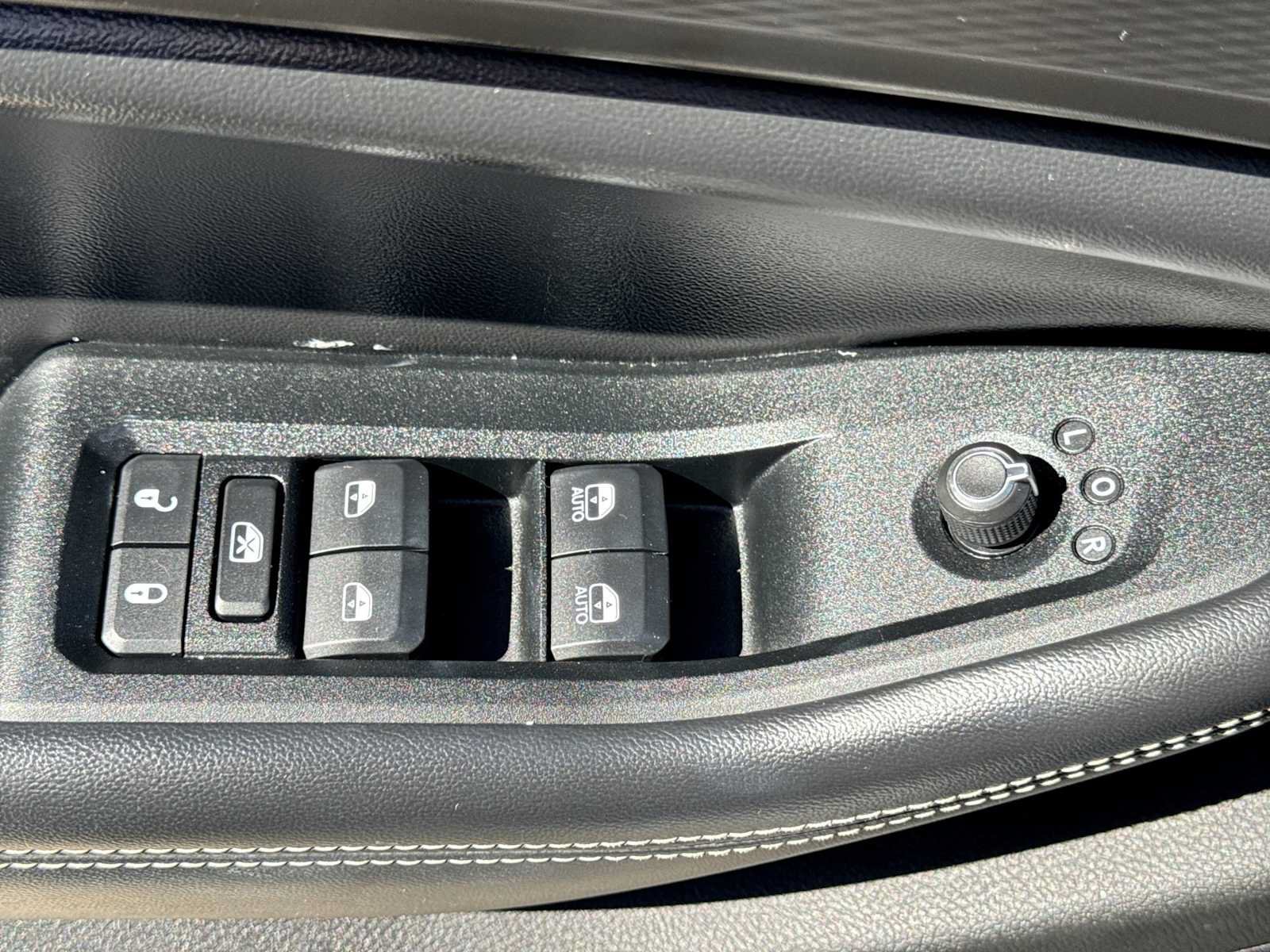 Used 2023 Jeep Grand Cherokee L Laredo w/ Luxury Tech Group I AWD/4WD image 17