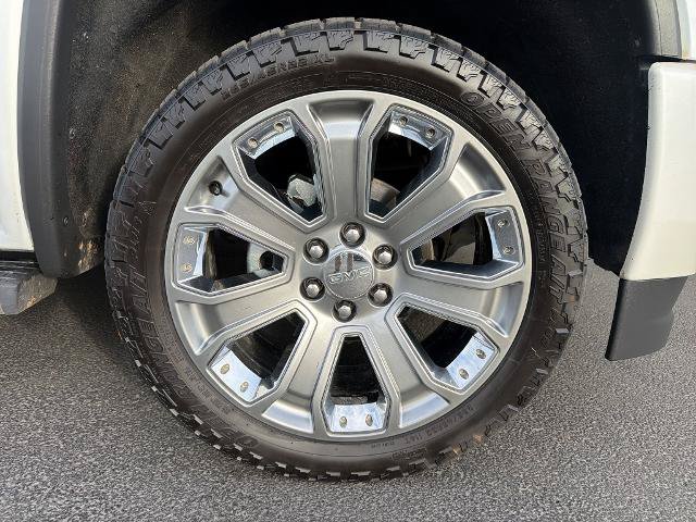 Used 2017 GMC Sierra 1500 Denali w/ Denali Ultimate Package AWD/4WD image 5