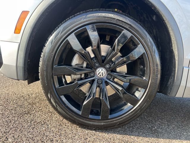 Used 2020 Volkswagen Tiguan SE R-Line image 16