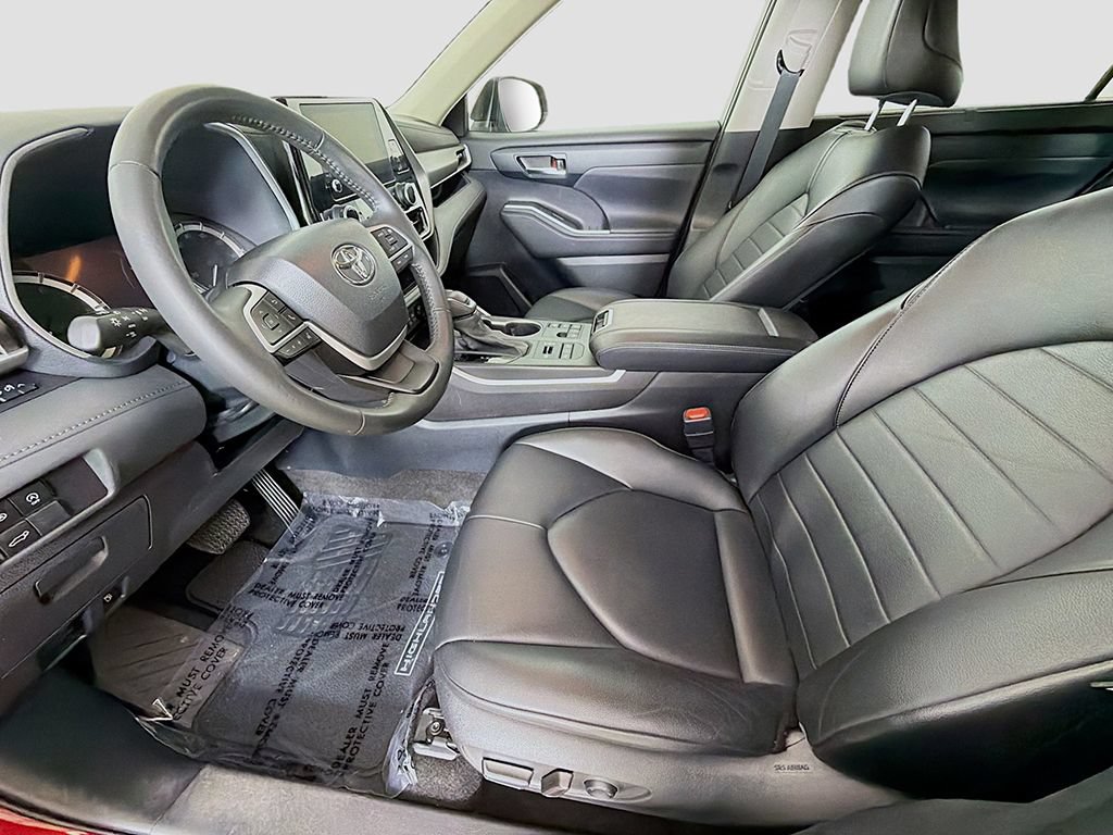 Used 2023 Toyota Highlander XLE AWD/4WD image 24