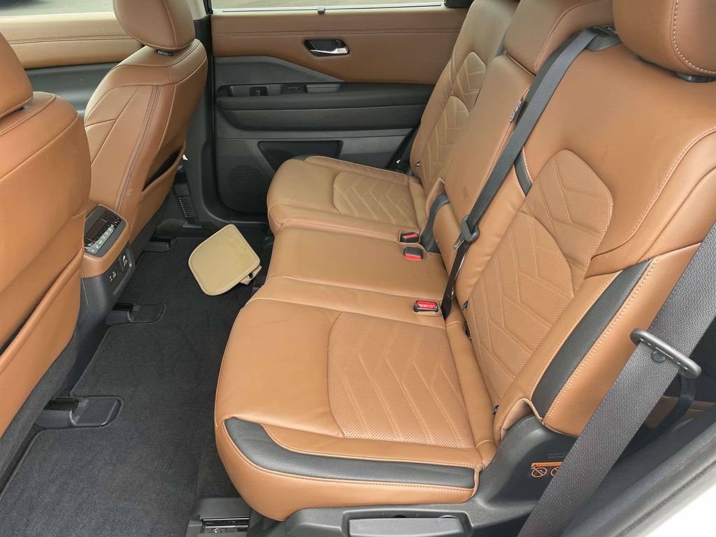 Used 2023 Nissan Pathfinder Platinum w/ Cargo Package FWD image 12