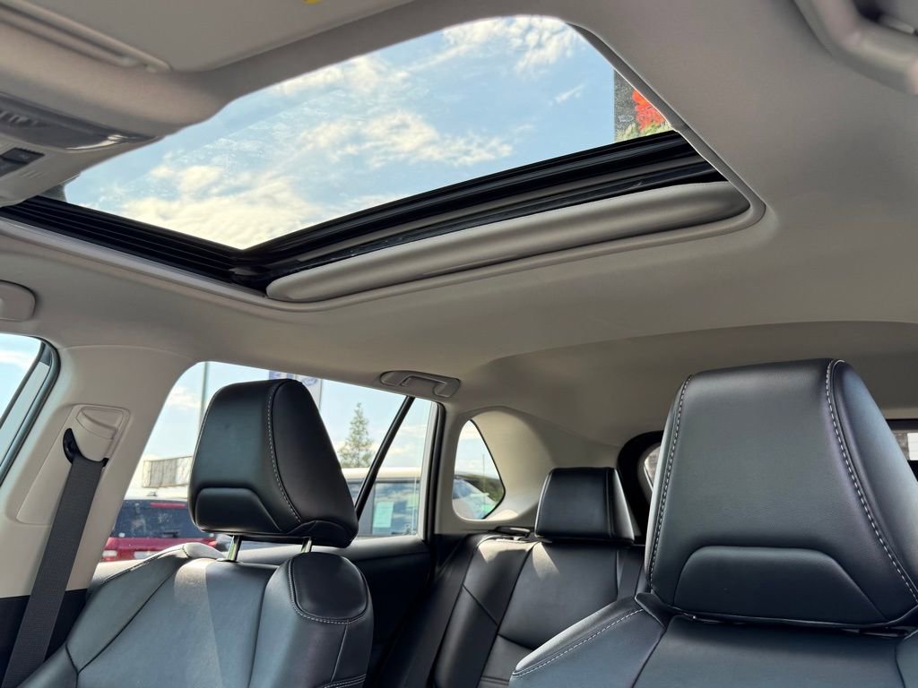 Used 2022 Toyota RAV4 XLE Premium image 18