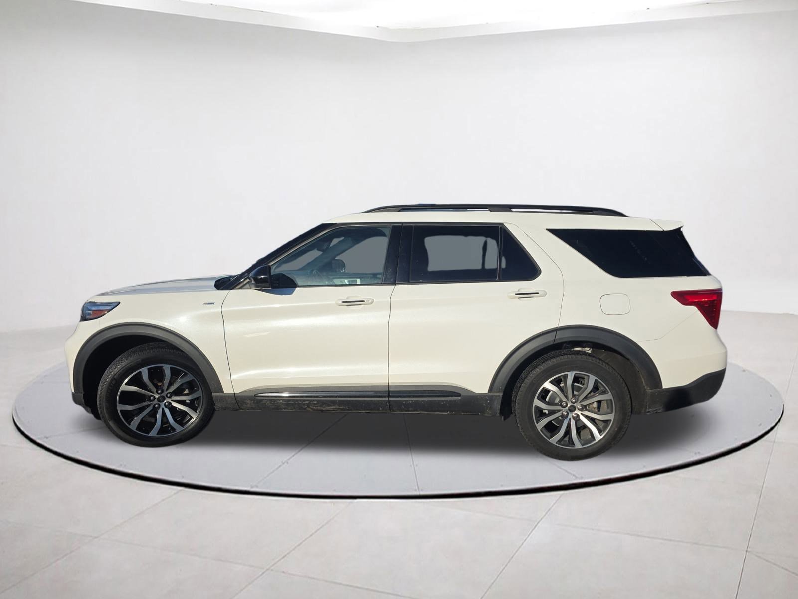 Certified 2022 Ford Explorer ST-Line w/ Class IV Trailer Tow Package image 2