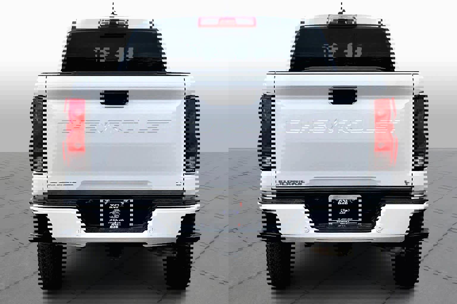 Used 2024 Chevrolet Colorado LT w/ LT Convenience Package image 3