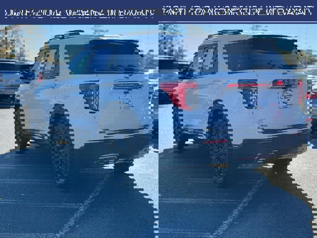 Certified 2022 Ford Explorer XLT w/ Equipment Group 202A image 5