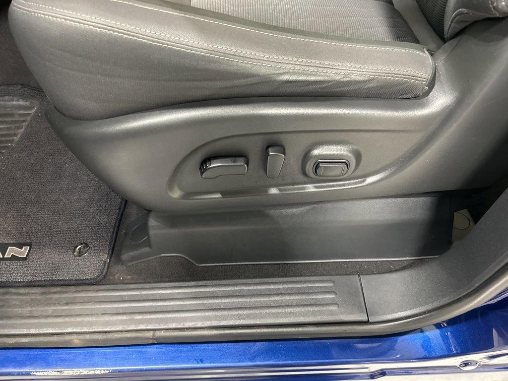 Used 2020 Nissan Titan SV w/ SV Convenience Package image 11