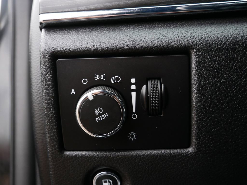 Used 2019 Jeep Grand Cherokee Limited AWD/4WD image 16