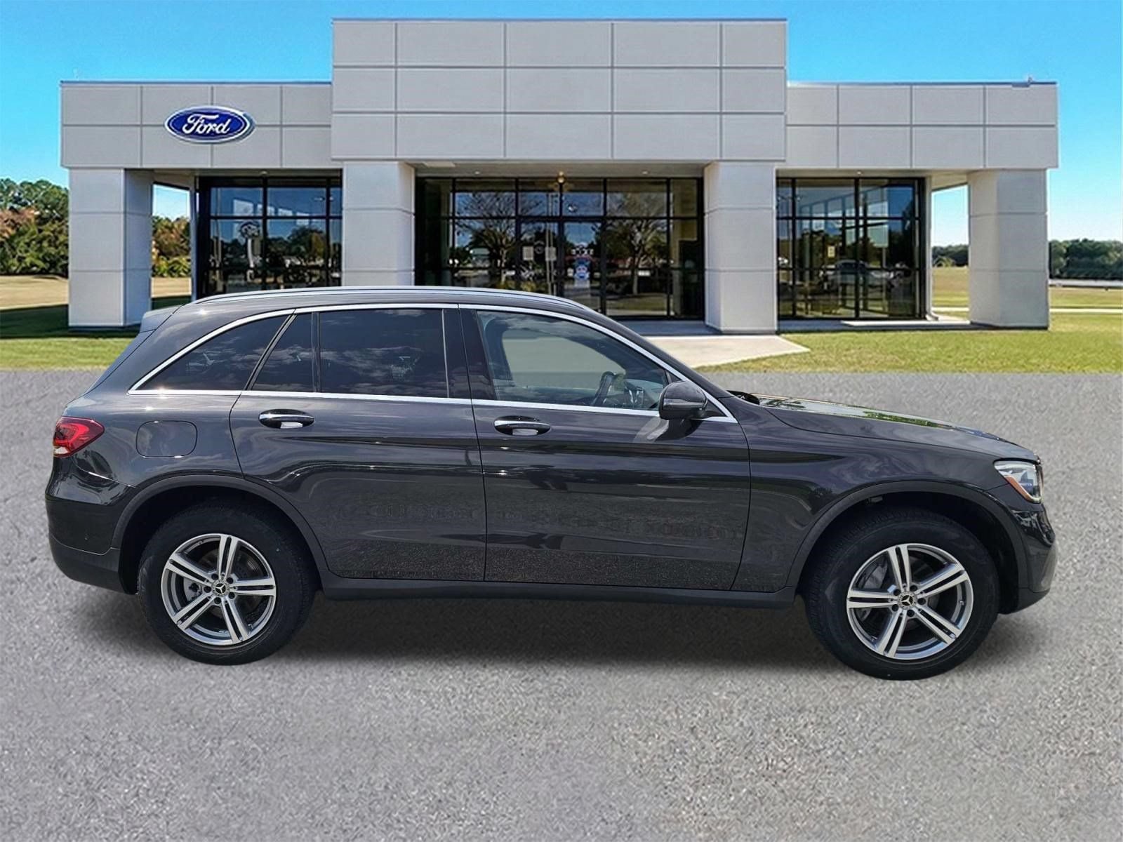 Used 2022 Mercedes-Benz GLC 300 4MATIC w/ Multimedia Package Lite image 3
