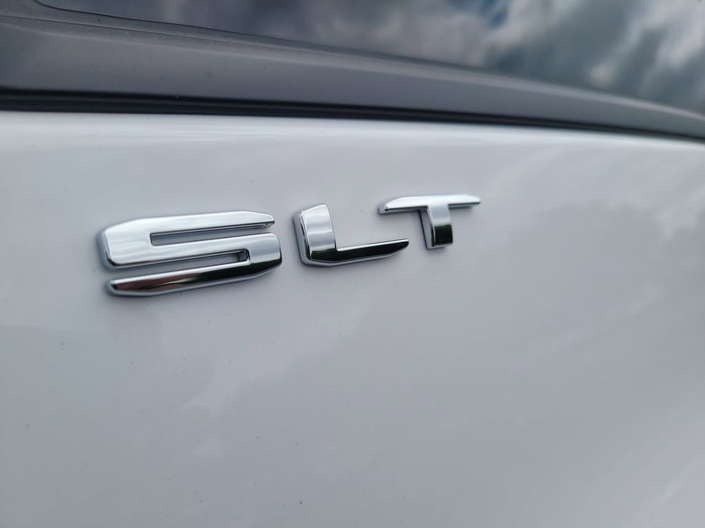 Used 2022 GMC Terrain SLT w/ Infotainment Package II AWD/4WD image 7