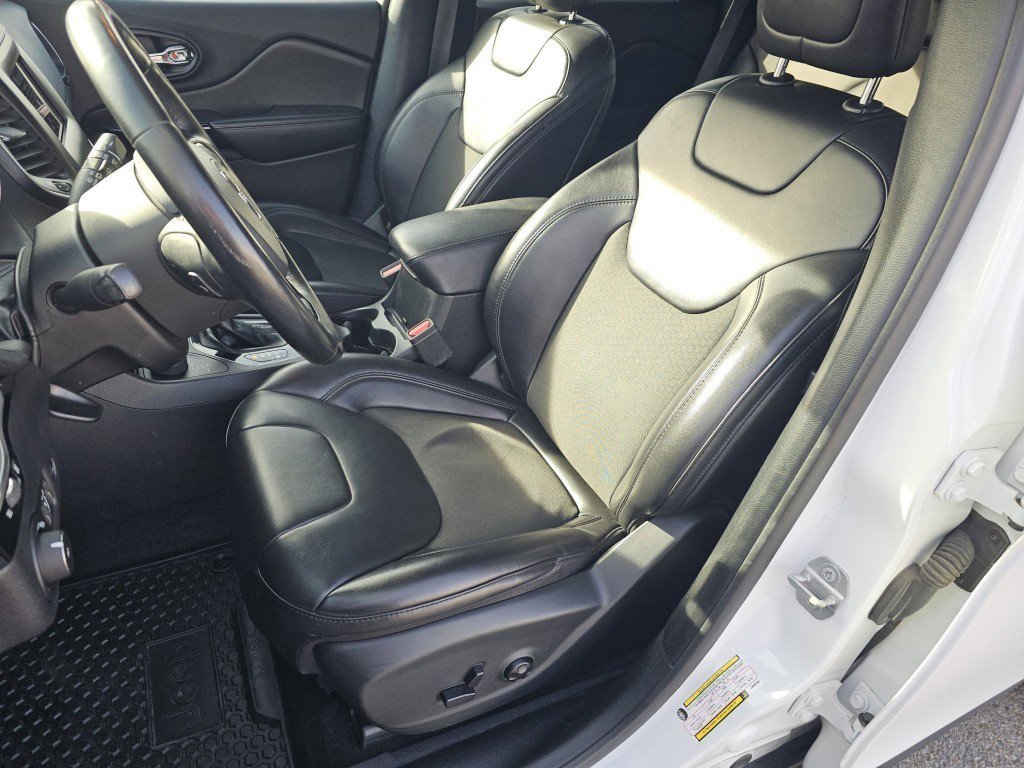 Used 2020 Jeep Cherokee Latitude Plus image 6