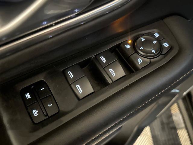 Used 2024 GMC Yukon XL AT4 w/ Technology Package AWD/4WD image 16