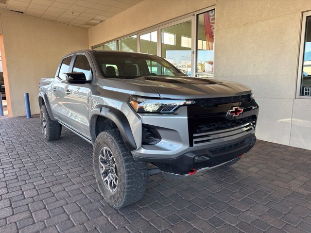 Used 2025 Chevrolet Colorado ZR2 w/ Technology Package AWD/4WD image 6