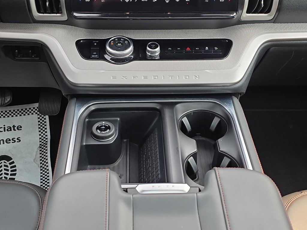 Certified 2025 Ford Expedition Active AWD/4WD image 30
