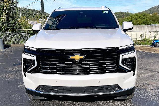 Used 2025 Chevrolet Suburban High Country RWD image 3
