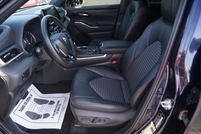 Used 2022 Toyota Highlander XSE AWD/4WD image 9
