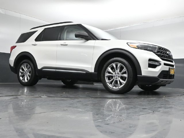 Certified 2024 Ford Explorer XLT w/ Equipment Group 202A AWD/4WD image 37