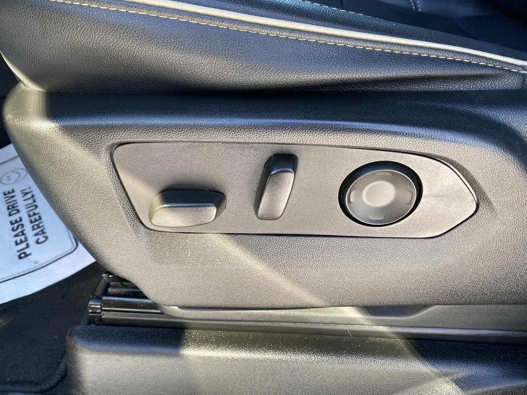 Used 2024 Chevrolet Suburban Premier image 13