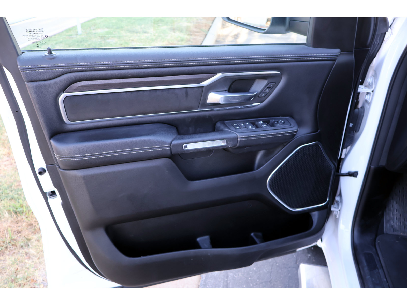 Used 2025 RAM 1500 Laramie w/ Sport Appearance Package AWD/4WD image 26