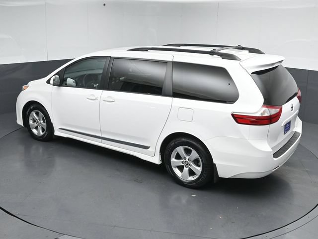 Used 2018 Toyota Sienna LE FWD image 45