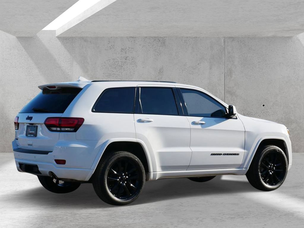 Used 2021 Jeep Grand Cherokee Laredo X AWD/4WD image 3