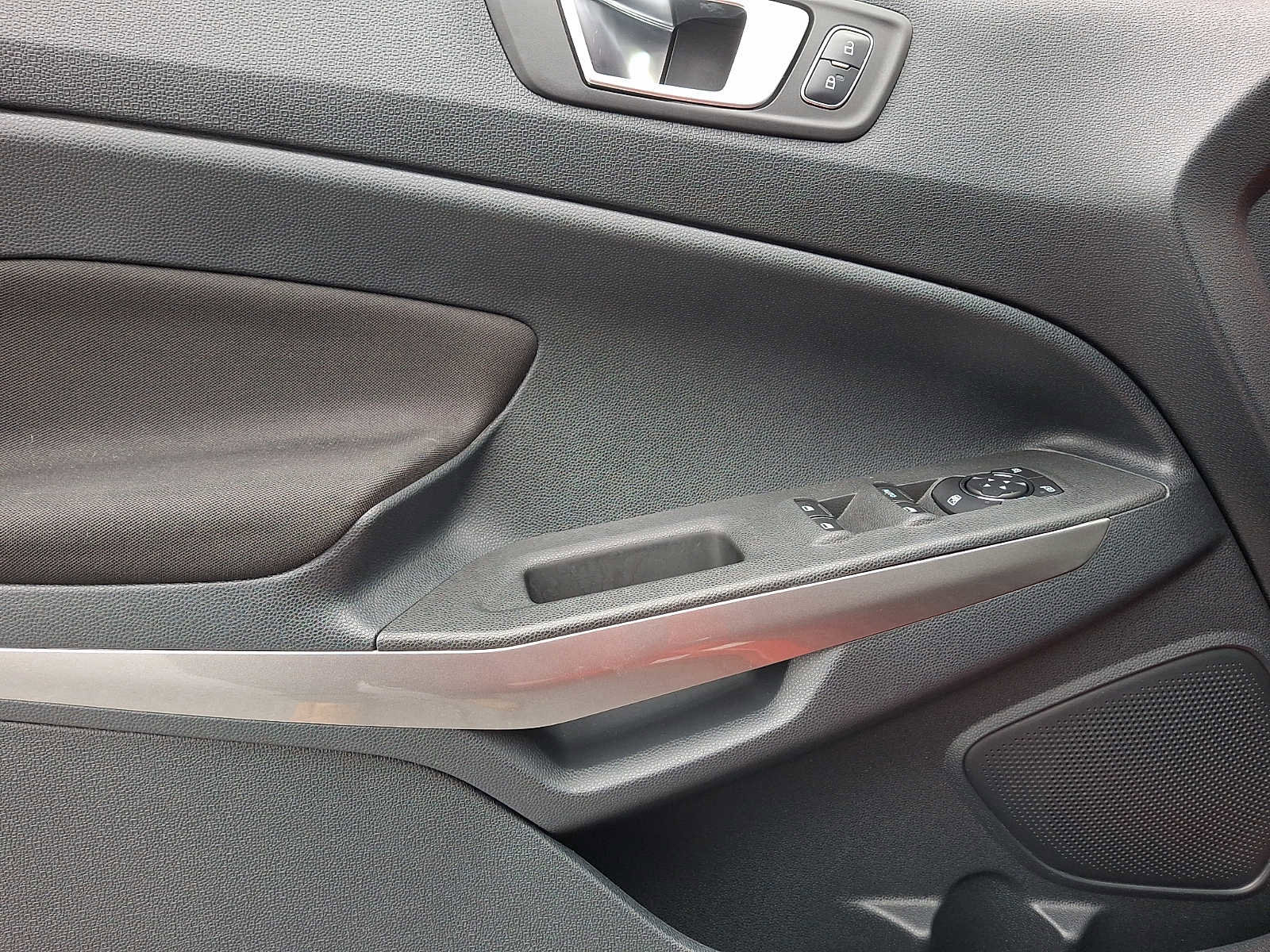 Certified 2018 Ford EcoSport SE image 12