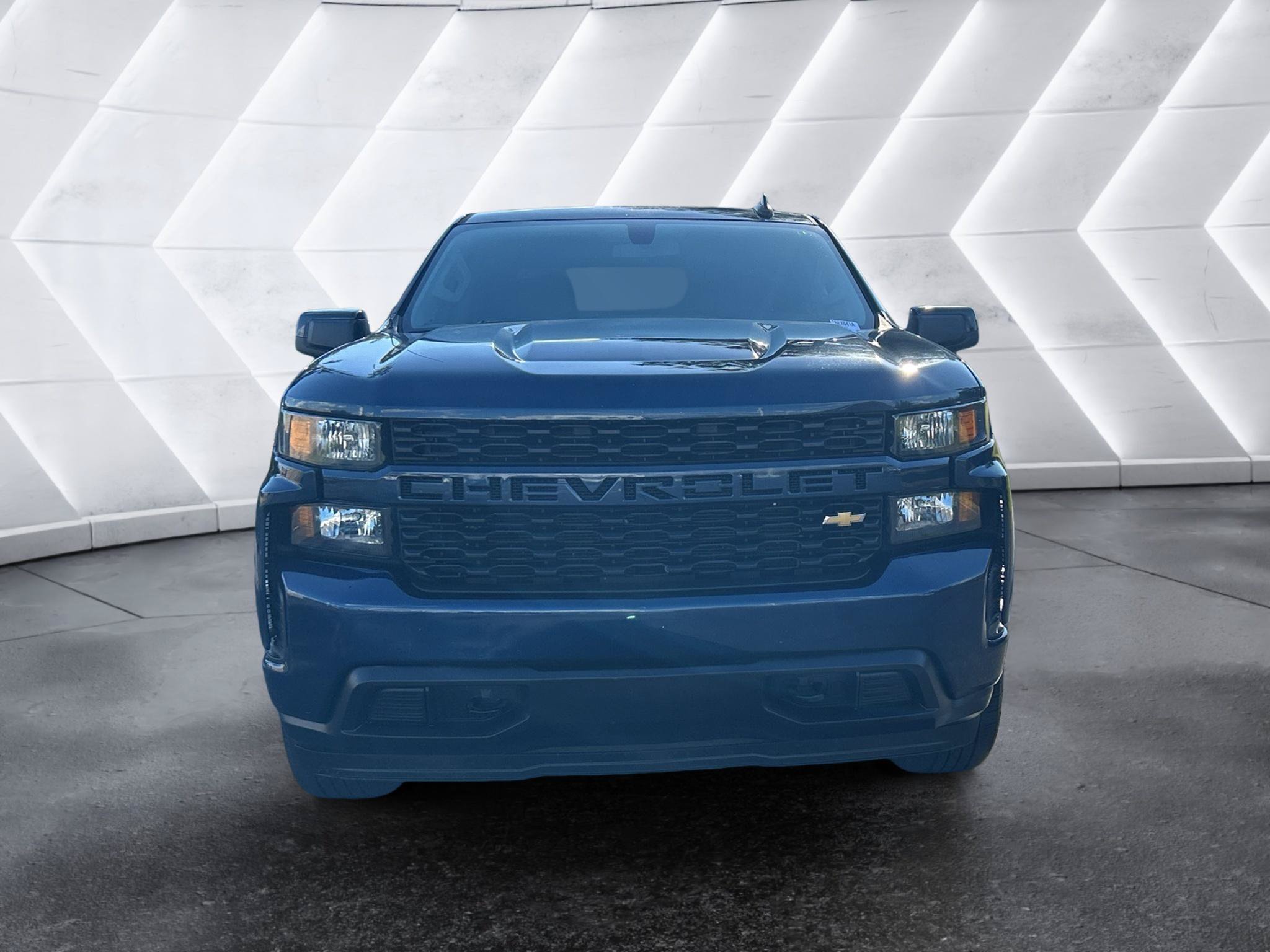 Used 2019 Chevrolet Silverado 1500 Custom w/ Custom Value Package RWD image 2