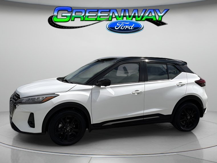 Used 2023 Nissan Kicks SR w/ SR Premium Package FWD image 1