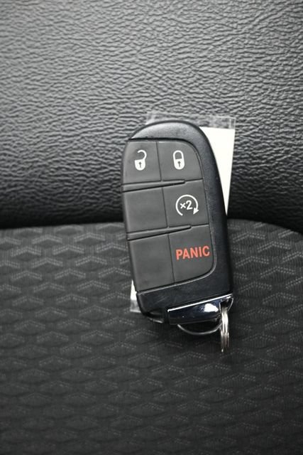 Used 2025 Jeep Compass Latitude AWD/4WD image 16