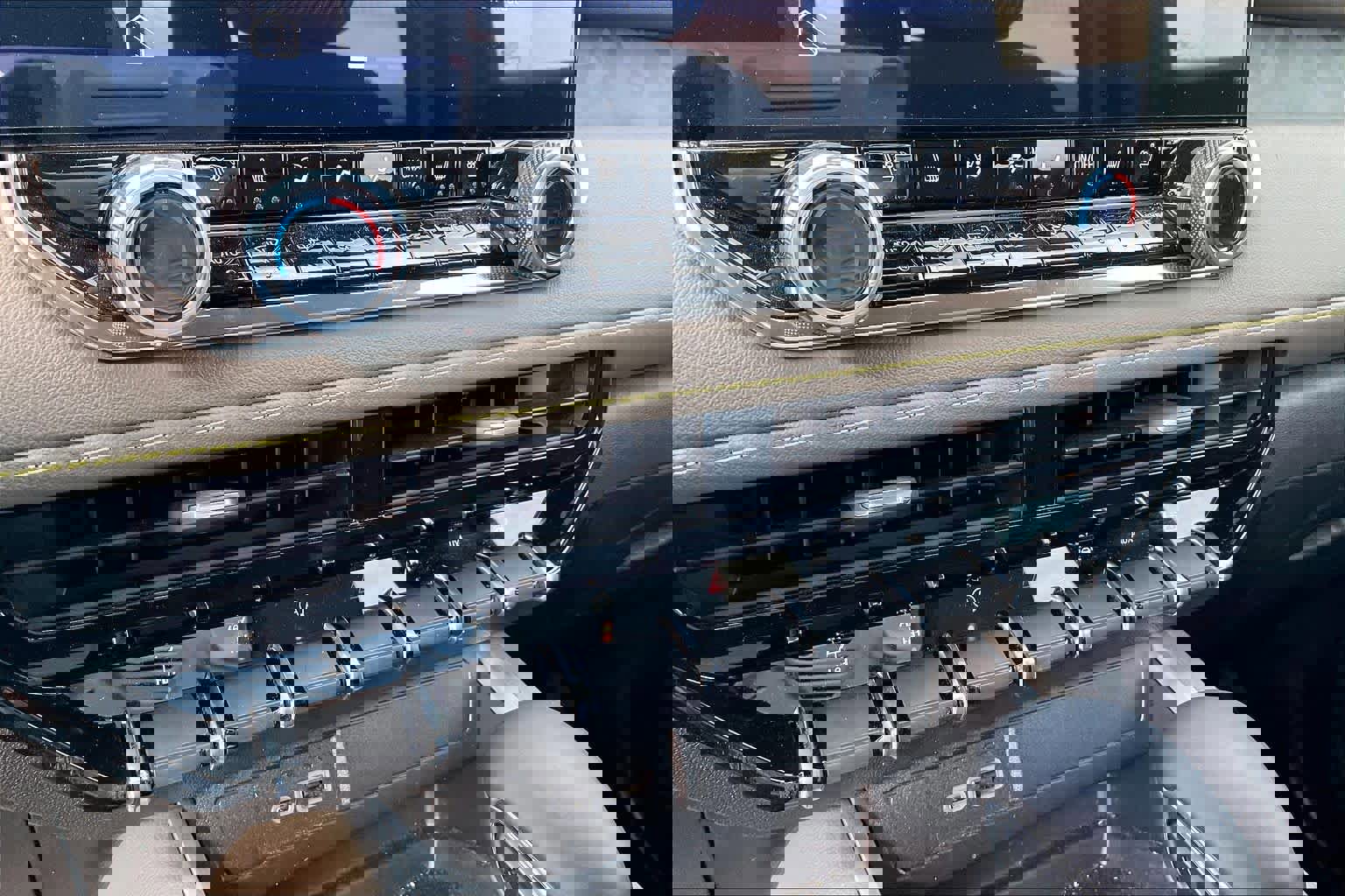 Used 2025 Chevrolet Colorado ZR2 w/ Technology Package image 33