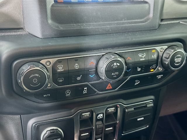 Used 2019 Jeep Wrangler Unlimited Sahara w/ Cold Weather Group AWD/4WD image 22