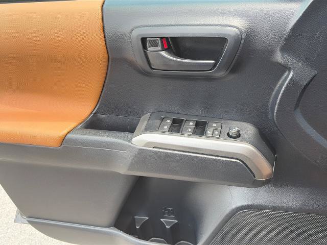 Used 2019 Toyota Tacoma SR5 AWD/4WD image 18