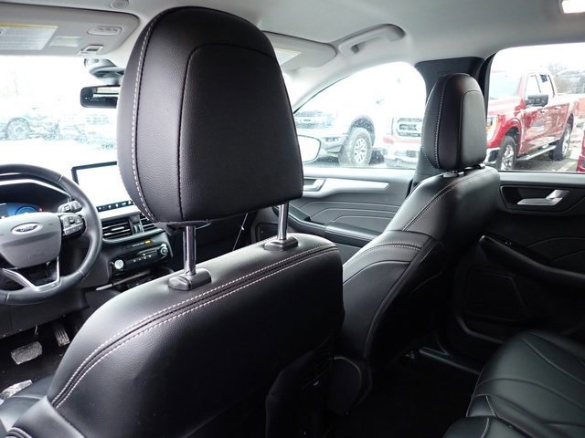 Certified 2025 Ford Escape Platinum w/ Premium Technology Package image 16