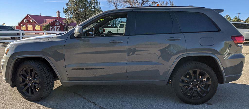 Used 2020 Jeep Grand Cherokee Altitude image 5