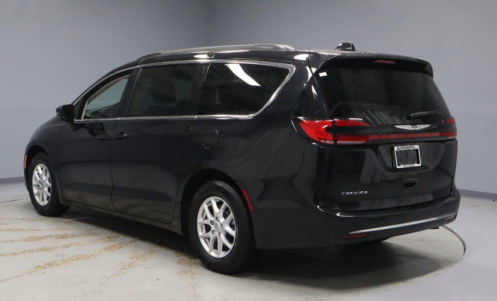 Used 2022 Chrysler Pacifica Touring-L w/ Uconnect Theater Family Group FWD image 10