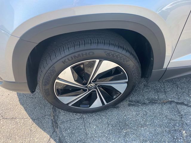 Used 2024 Volkswagen Taos SE image 15